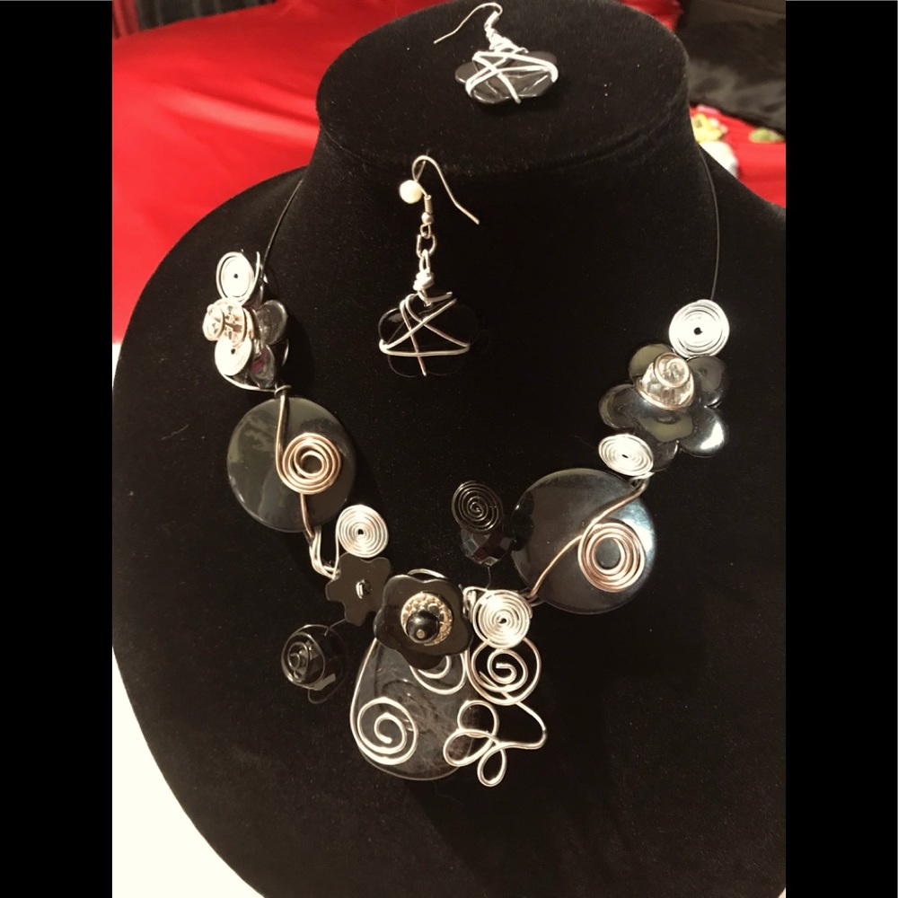 “NWOT” BLK & SILVER CUSTOM MADE FOR CRUISING DAYS